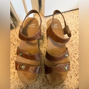 Dansko Savannah sandals with box size 8.5